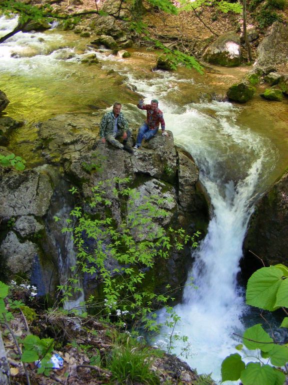 Водопад в Большом каньоне Крыма